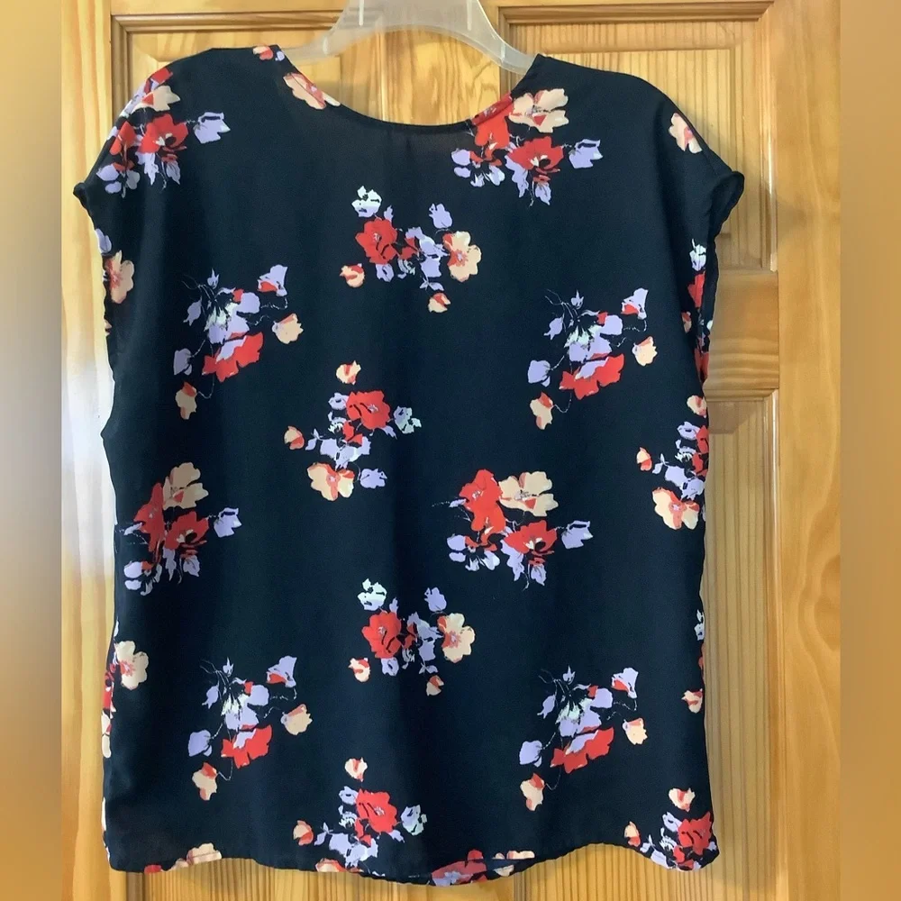 Floral top - Picture 1 of 2